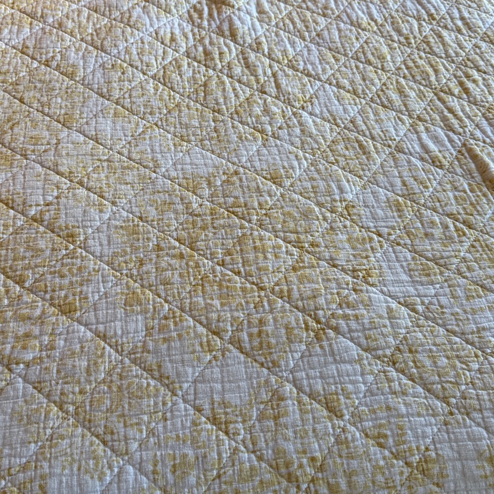 Rachel Ashwell shabby chic yellow, and white quilt full - Picture 2 of 4